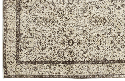 Load image 1 in gallery view. Ladion - Vintage Floral Rug - 5'9 X 9'9