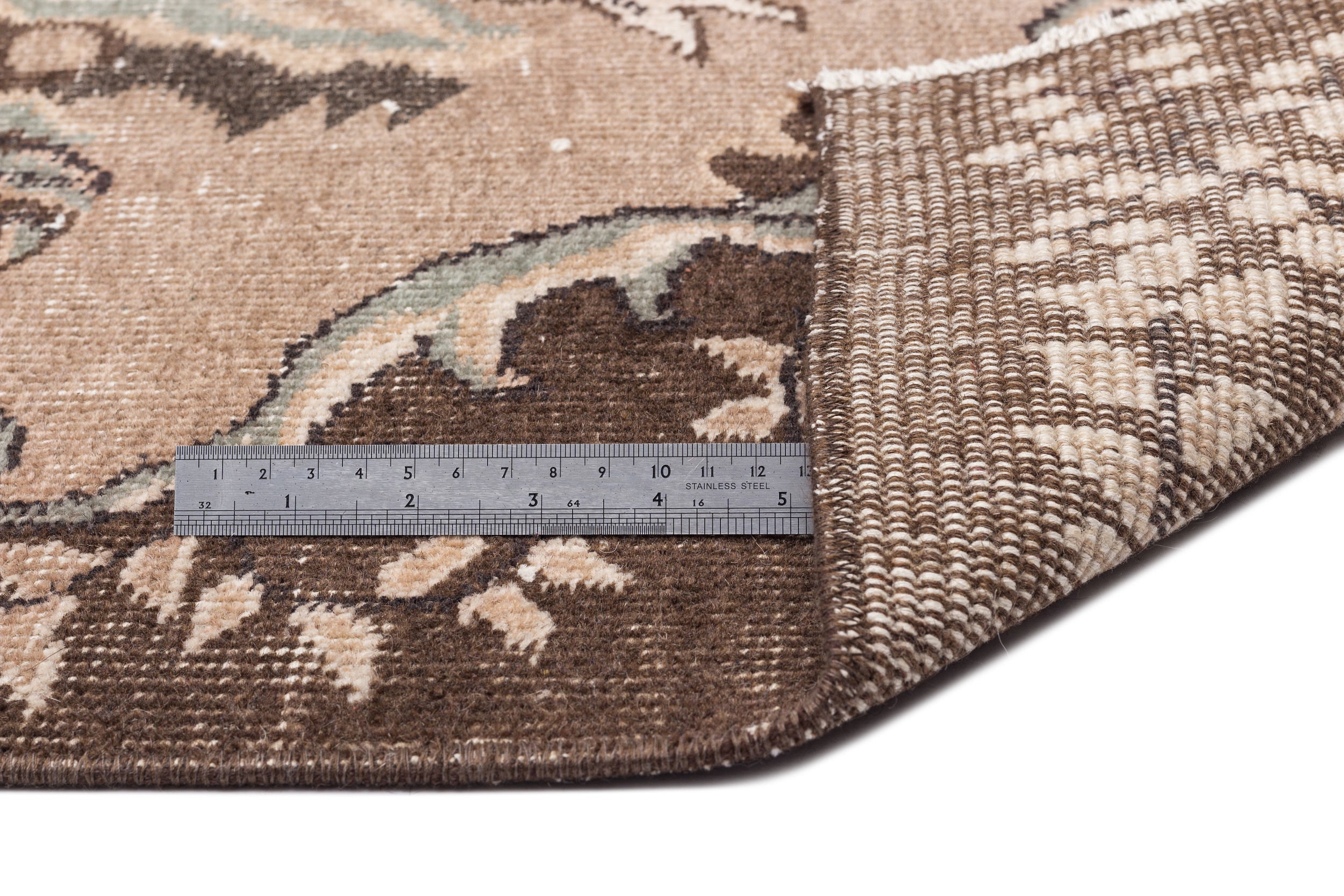 Kagail - Vintage Medallion Rug - 5'8 X 9'1