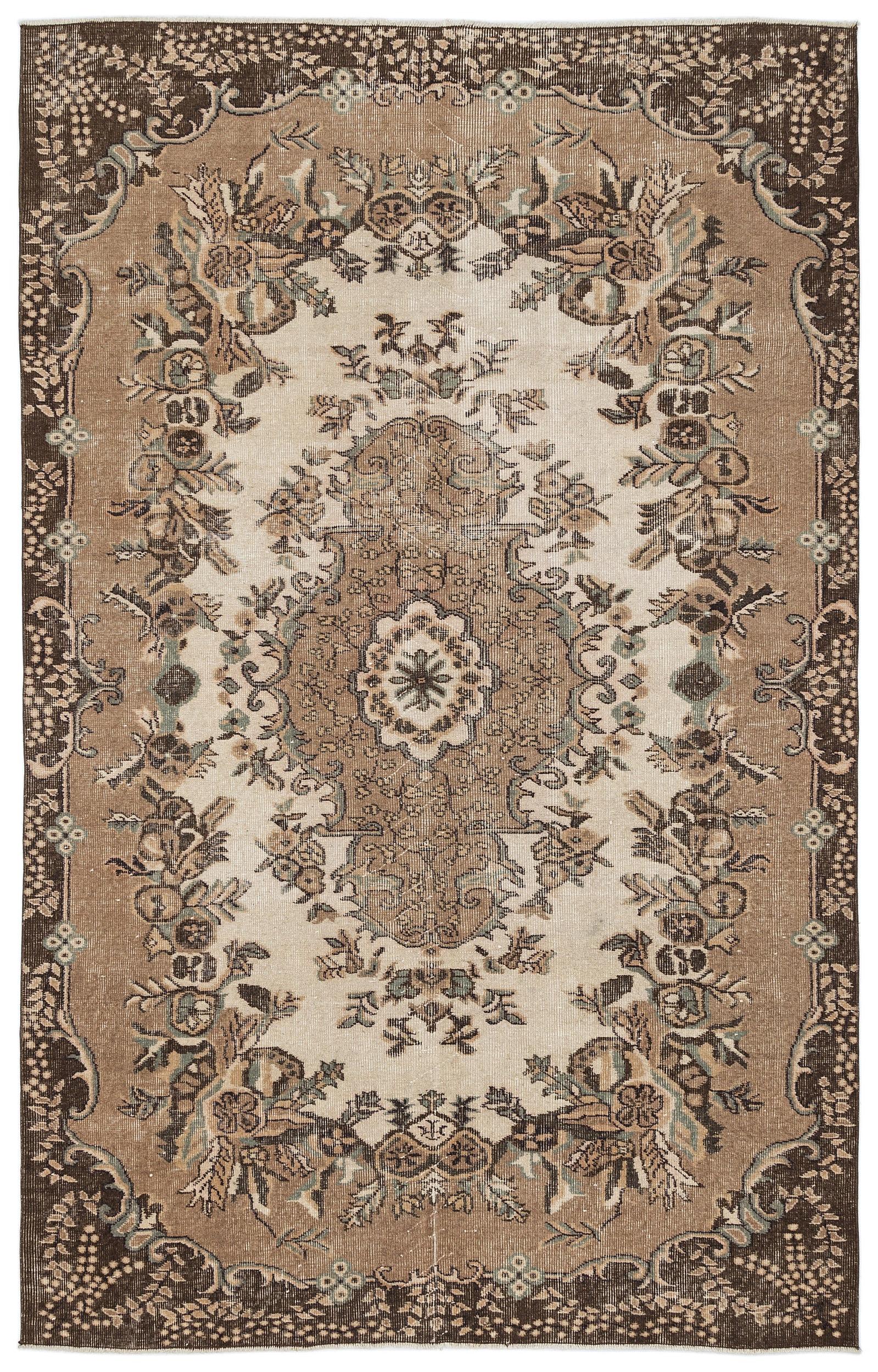 Kagail - Vintage Medallion Rug - 5'8 X 9'1