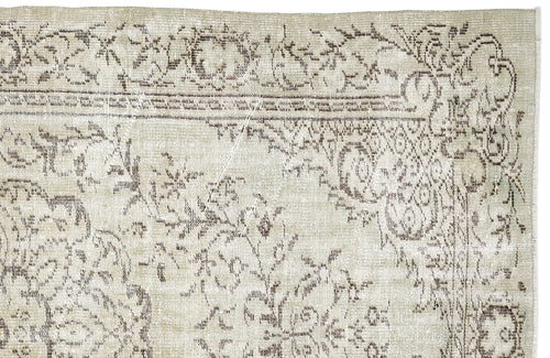 Load image 1 in gallery view. Valeil - Vintage Medallion Rug - 5'6 X 9'4