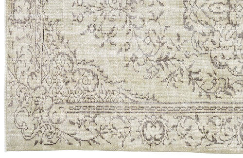 Load image 1 in gallery view. Valeil - Vintage Medallion Rug - 5'6 X 9'4