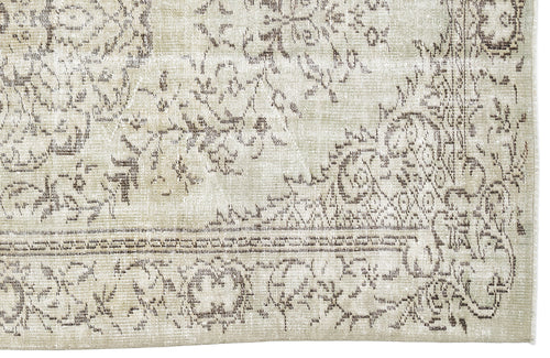 Load image 1 in gallery view. Valeil - Vintage Medallion Rug - 5'6 X 9'4
