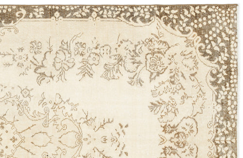 Load image 1 in gallery view. Slavuta - Vintage Medallion Rug - 5'6 X 9'11