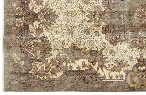 Load image 1 in gallery view. Dosaen - Vintage Medallion Rug - 5'1 X 8'11