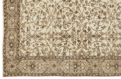 Load image 1 in gallery view. Prail - Vintage Floral Rug - 5'7 X 9'1