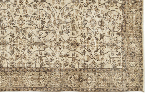 Load image 1 in gallery view. Prail - Vintage Floral Rug - 5'7 X 9'1