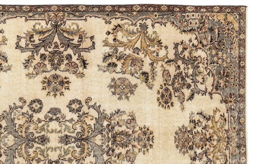 Load image 1 in gallery view. Pofena - Vintage Floral Rug - 5'5 X 8'10