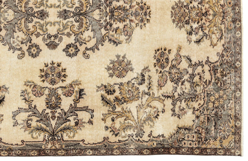 Load image 1 in gallery view. Pofena - Vintage Floral Rug - 5'5 X 8'10