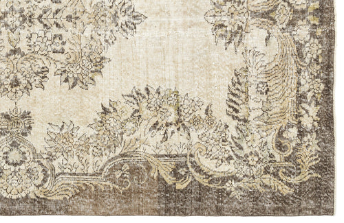 Load image 1 in gallery view. Vusois - Vintage Medallion Rug - 5'9 X 9'0