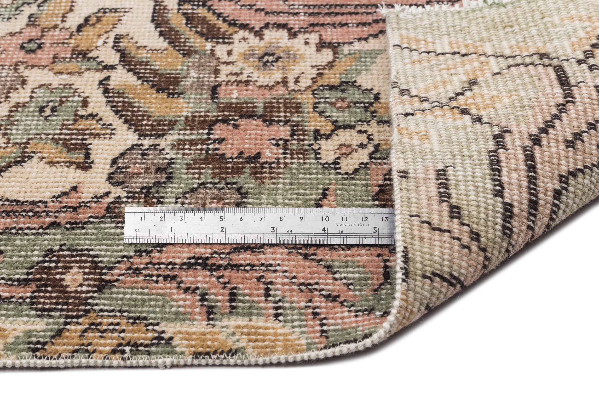 Themula - Vintage Medallion Rug - 5'8 X 9'5
