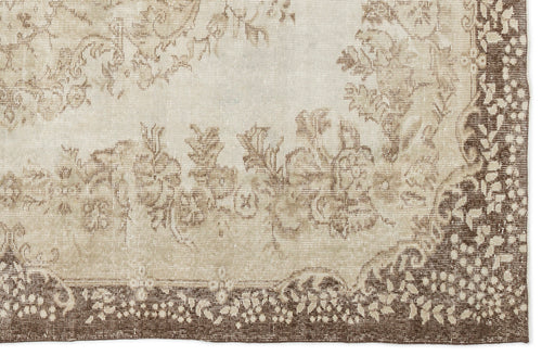 Load image 1 in gallery view. Pririna - Vintage Medallion Rug - 6'2 X 9'7