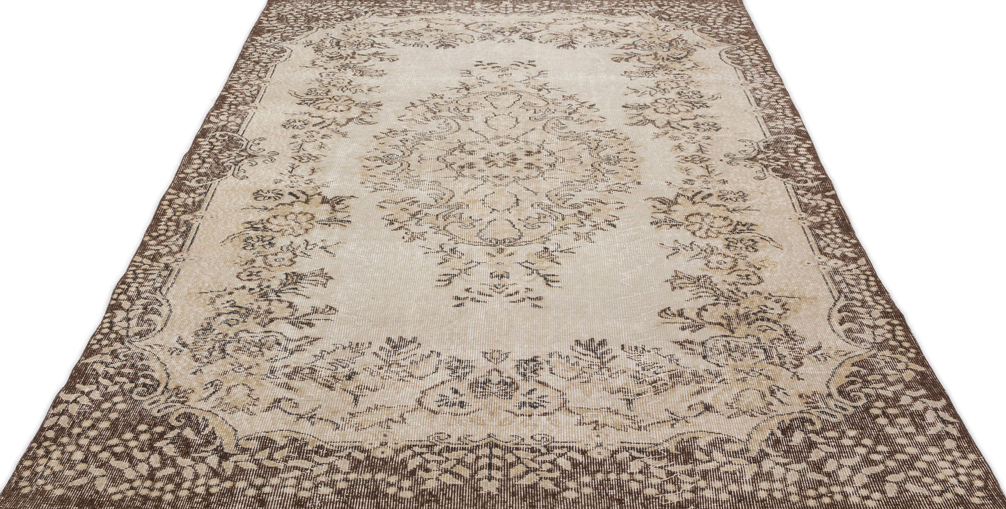 Petida - Vintage Medallion Rug - 5'8 X 9'5