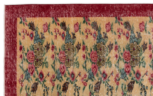 Bild 1 in Galerieansicht laden. Slosesa - Vintage Floral Rug - 5'6 X 8'10