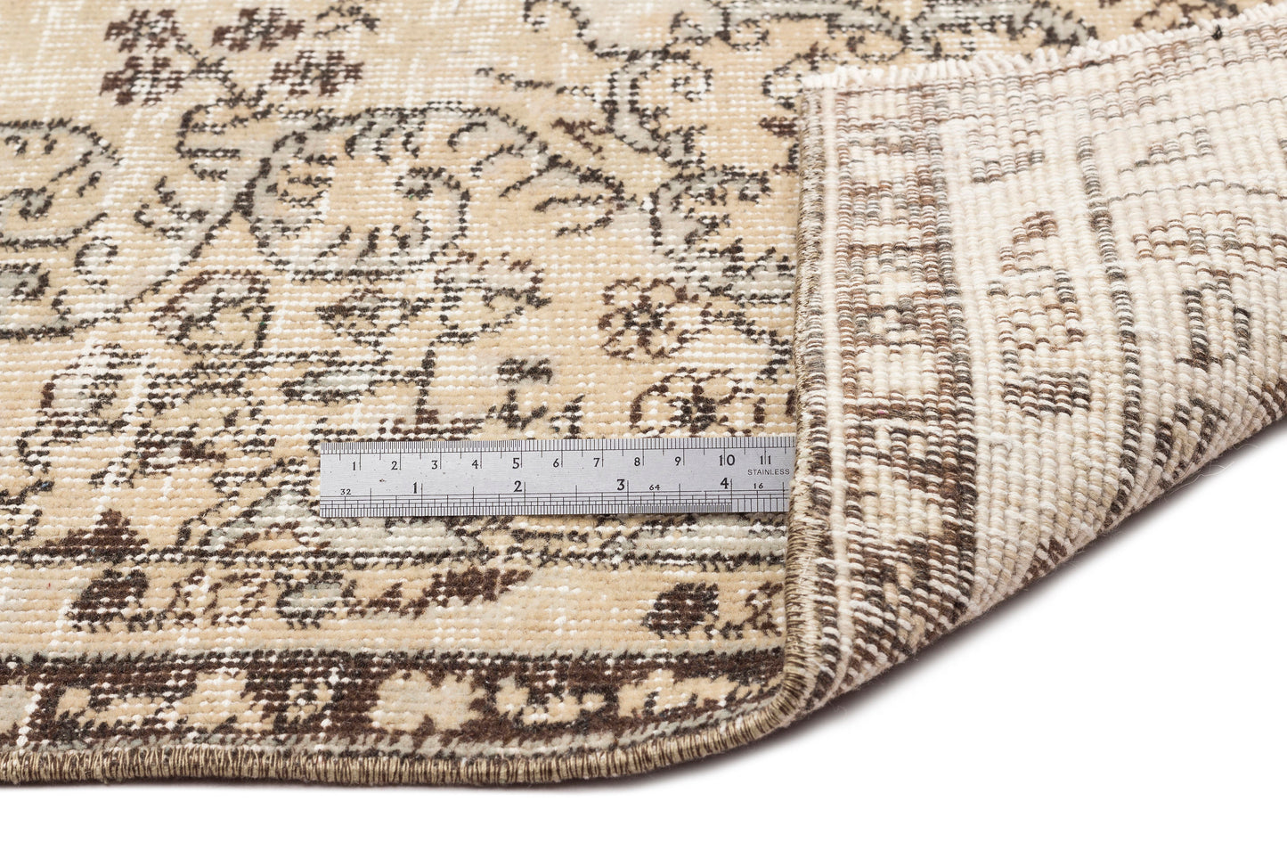 Preutata - Vintage Medallion Rug - 5'4 X 8'11