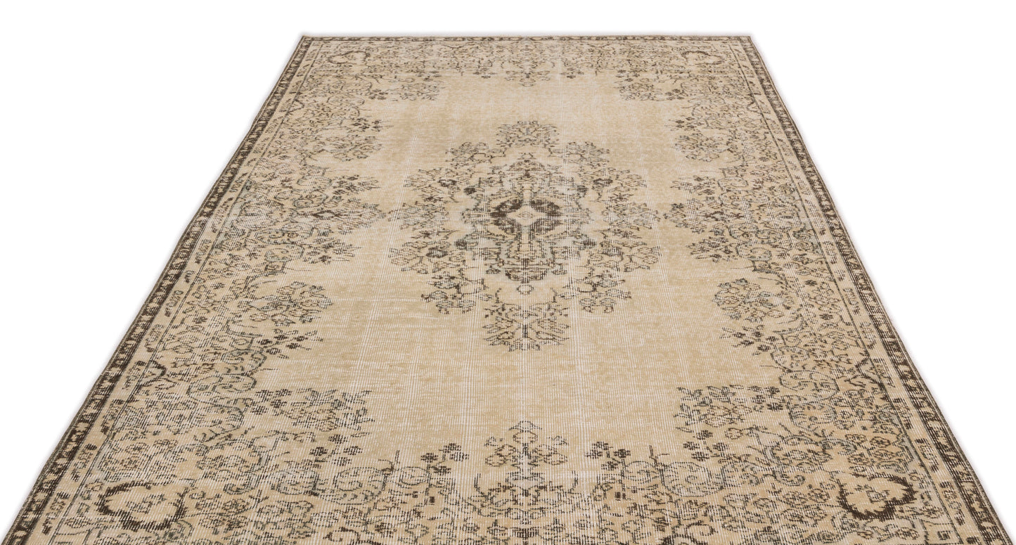Preutata - Vintage Medallion Rug - 5'4 X 8'11