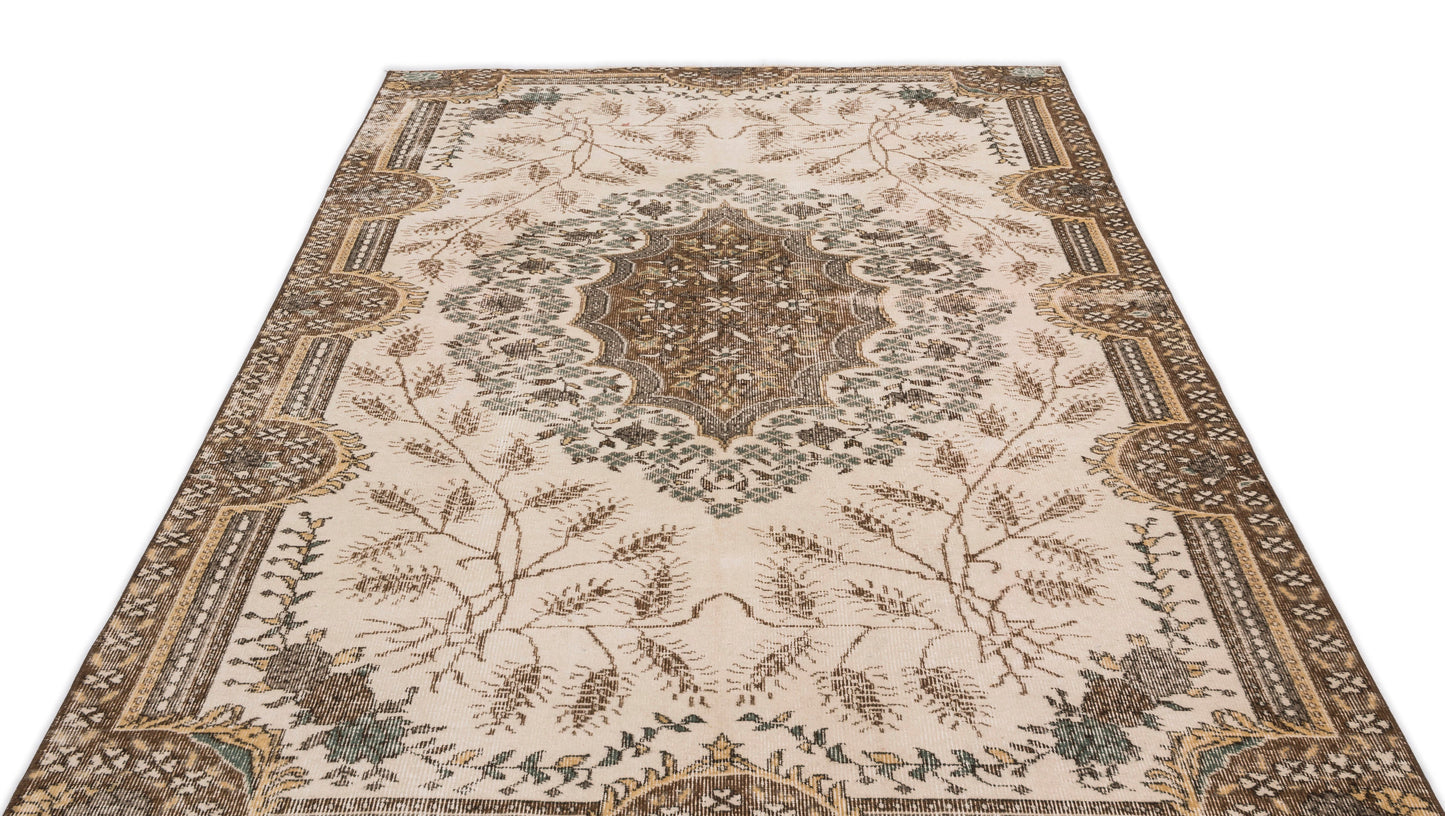 Vazeas - Vintage Medallion Rug - 5'6 X 8'7