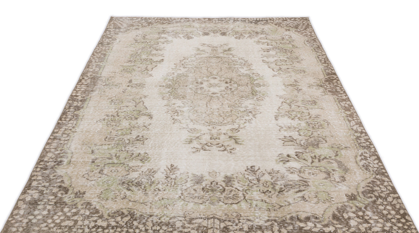 Slova - Vintage Medallion Rug - 5'7 X 8'6