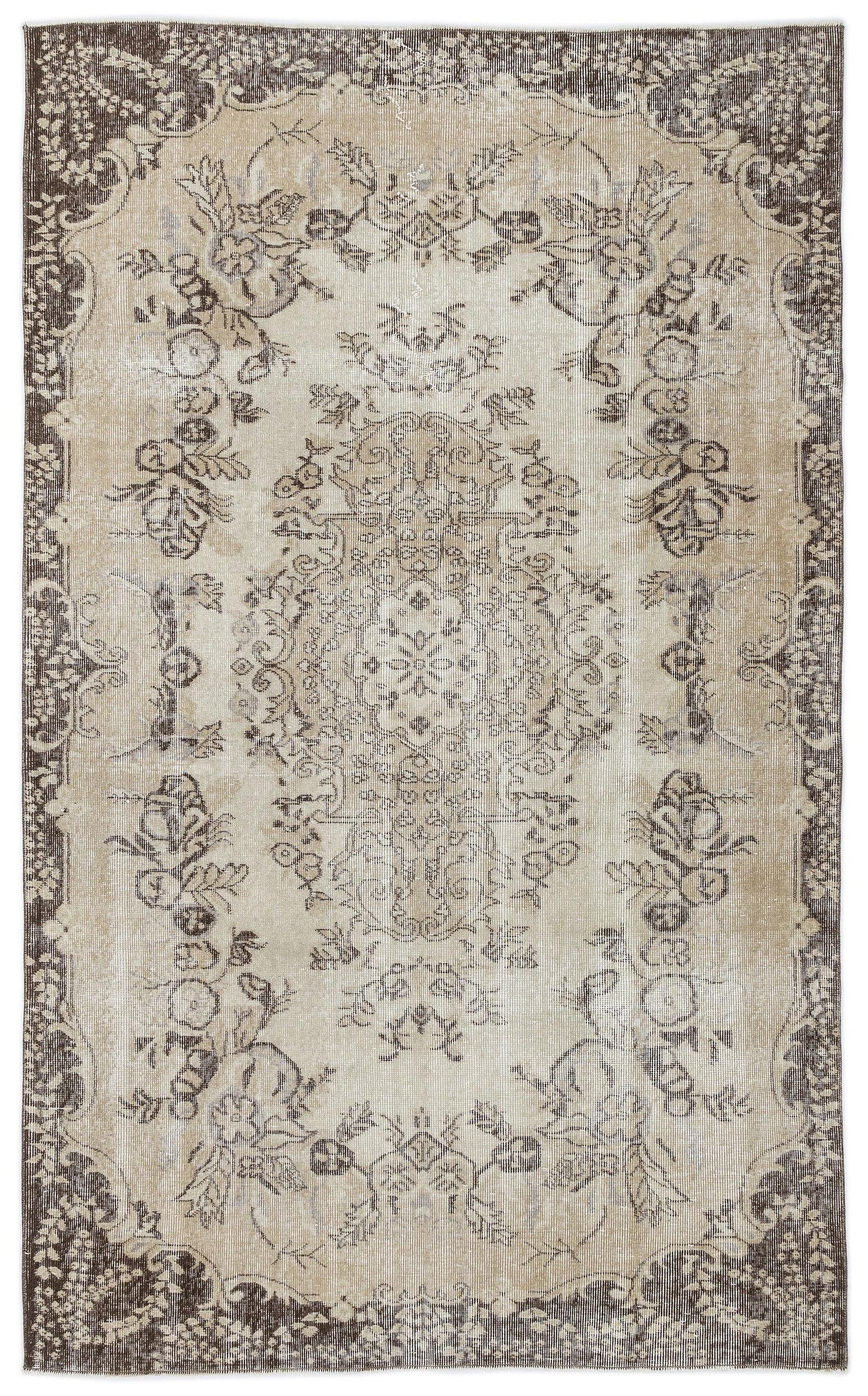 Kalaa - Vintage Medallion Rug - 5'5 X 8'9
