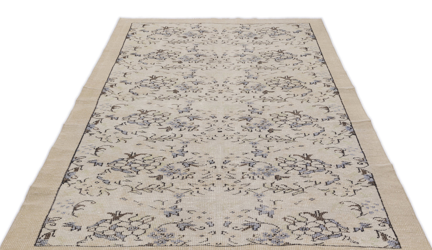 Preas - Vintage Floral Rug - 5'5 X 8'8