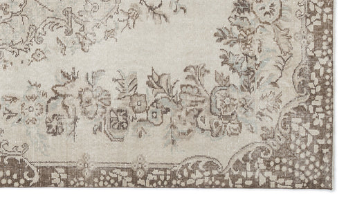 Load image 1 in gallery view. Hesoyn - Vintage Medallion Rug - 5'4 X 9'4