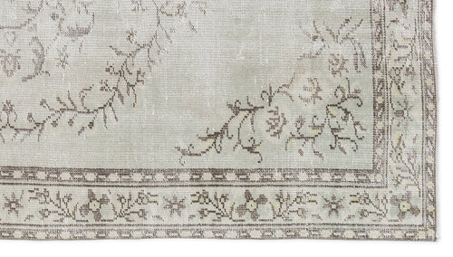 Load image 1 in gallery view. Fleas - Vintage Medallion Rug - 4'11 X 8'10