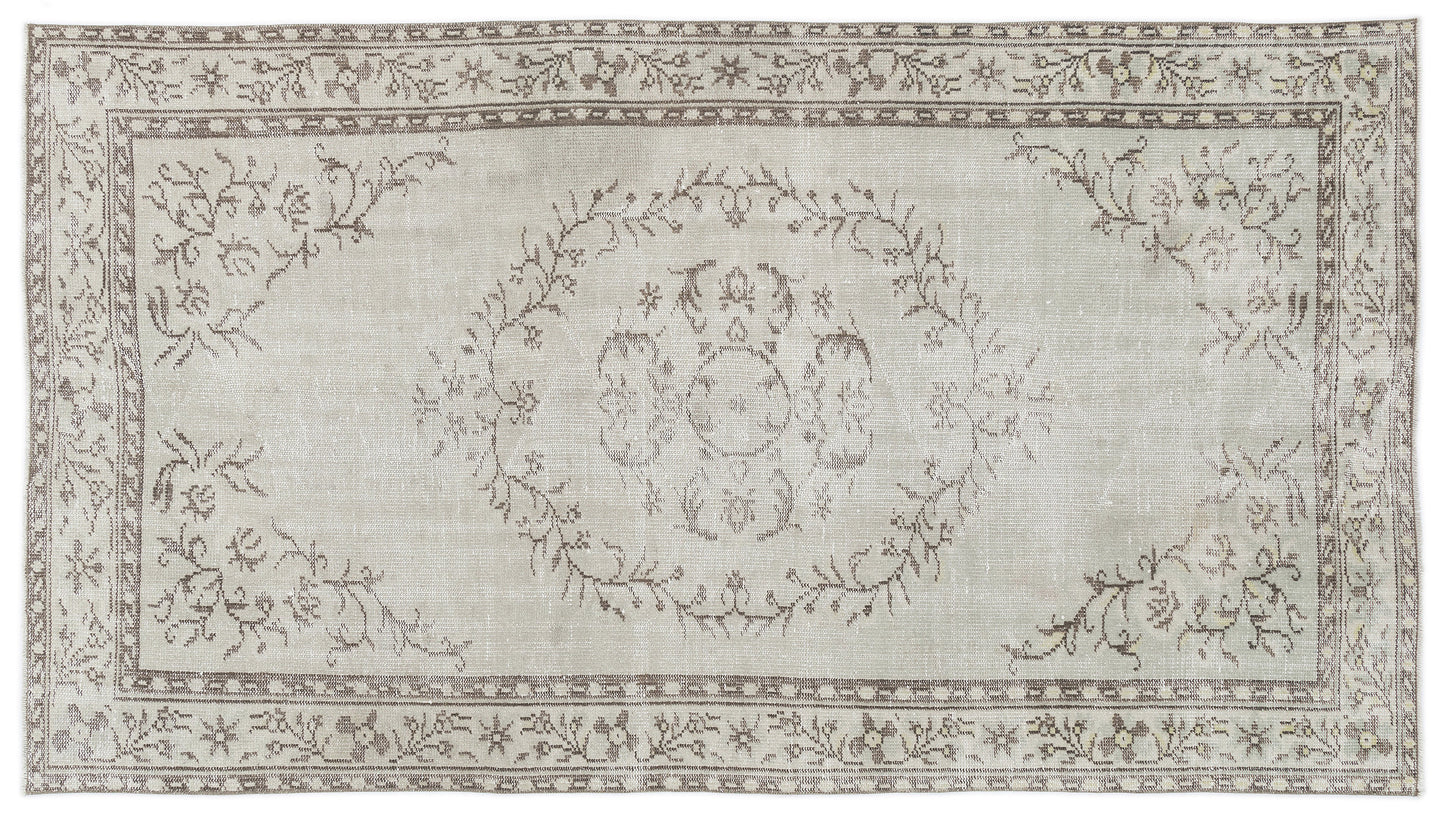 Fleas - Vintage Medallion Rug - 4'11 X 8'10