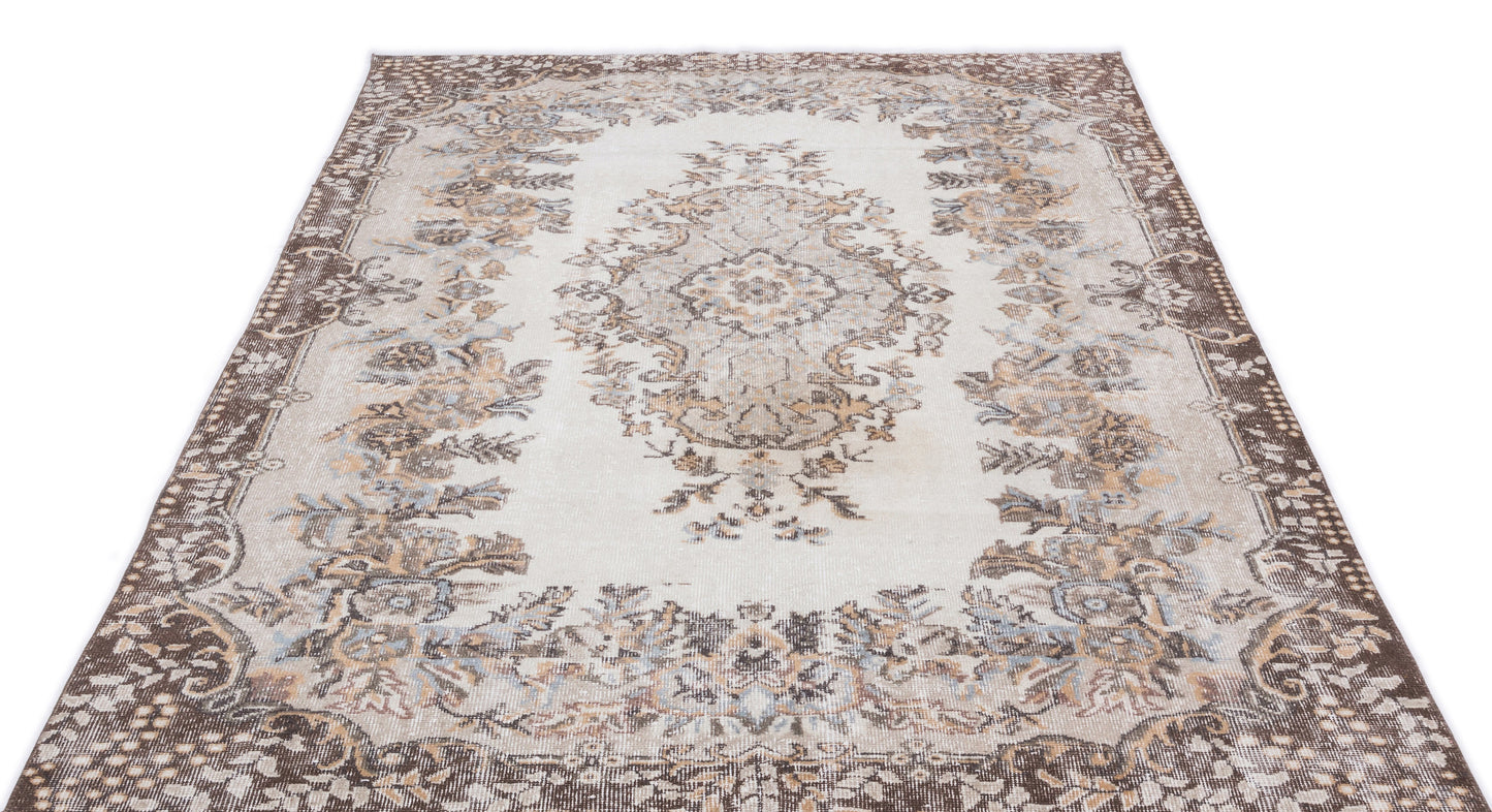 Froil - Vintage Medallion Rug - 5'6 X 9'7