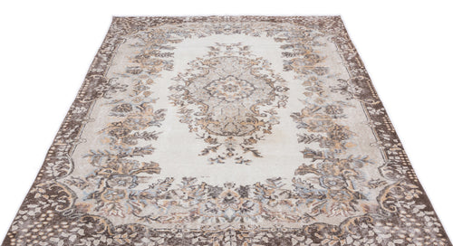 Load image 1 in gallery view. Froil - Vintage Medallion Rug - 5'6 X 9'7
