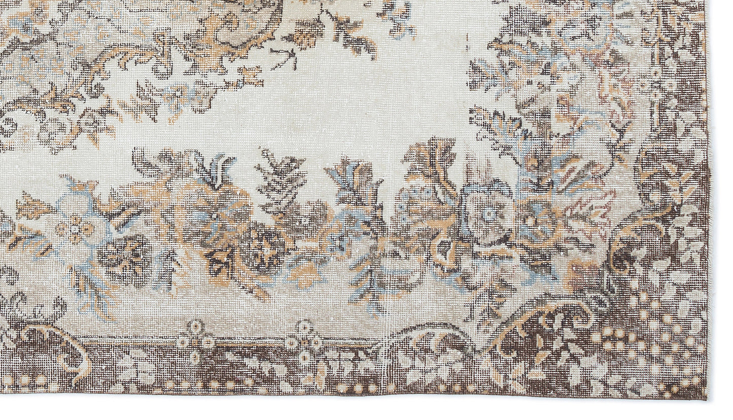 Froil - Vintage Medallion Rug - 5'6 X 9'7