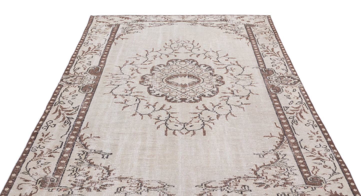 Kavoya - Vintage Medallion Rug - 5'11 X 9'1