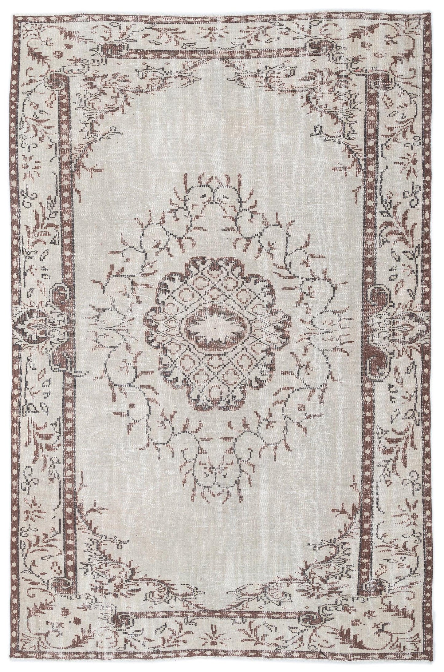 Kavoya - Vintage Medallion Rug - 5'11 X 9'1