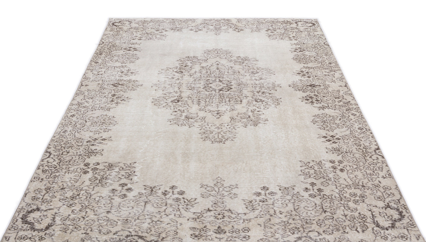 Truta - Vintage Medallion Rug - 5'6 X 8'9