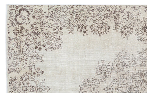 Load image 1 in gallery view. Truta - Vintage Medallion Rug - 5'6 X 8'9