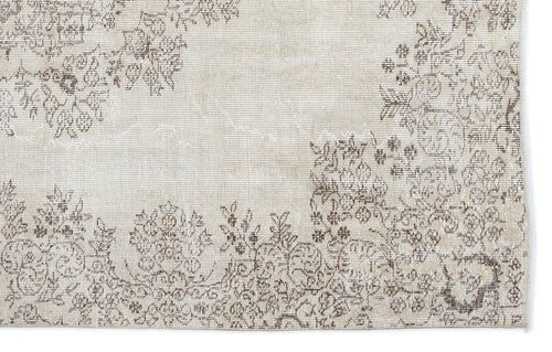 Load image 1 in gallery view. Truta - Vintage Medallion Rug - 5'6 X 8'9