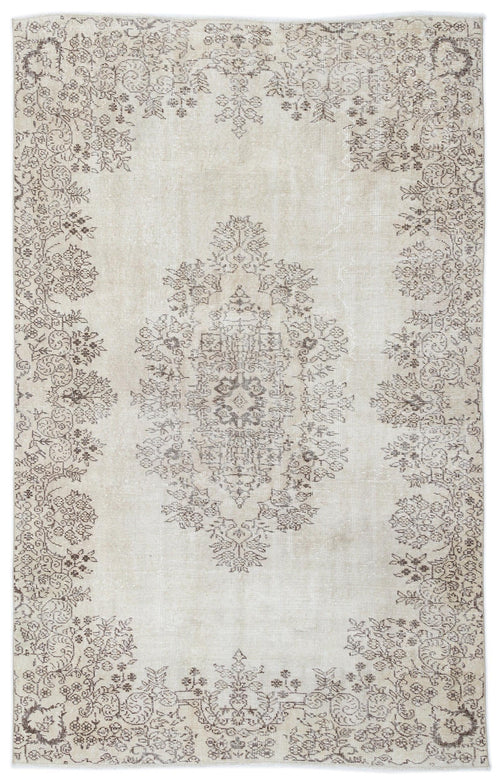 Load image 1 in gallery view. Truta - Vintage Medallion Rug - 5'6 X 8'9