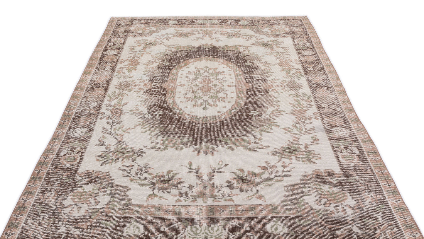 Fluil - Vintage Medallion Rug - 5'8 X 9'1