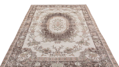 Load image 1 in gallery view. Fluil - Vintage Medallion Rug - 5'8 X 9'1