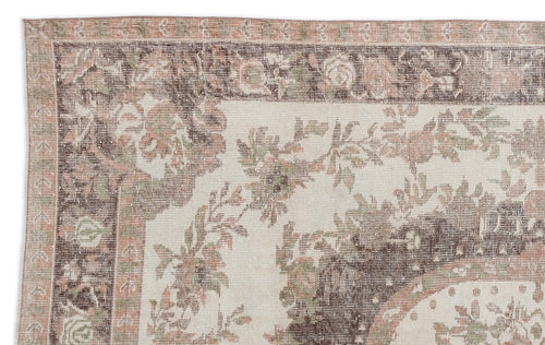 Load image 1 in gallery view. Fluil - Vintage Medallion Rug - 5'8 X 9'1