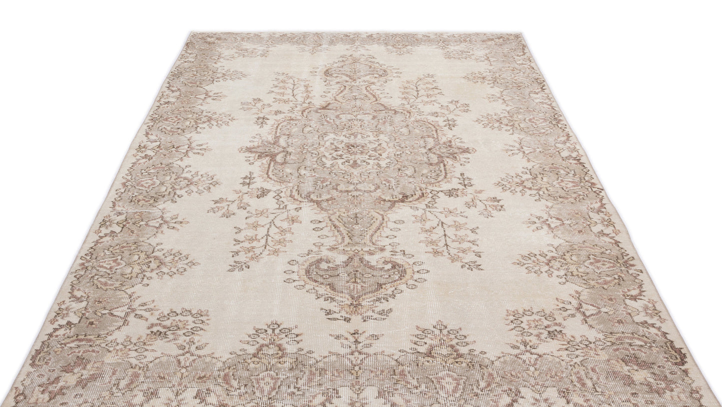Hevuas - Vintage Medallion Rug - 5'9 X 9'2