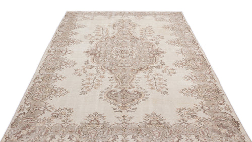 Load image 1 in gallery view. Hevuas - Vintage Medallion Rug - 5'9 X 9'2