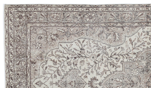 Load image 1 in gallery view. Slesa - Vintage Medallion Rug - 5'5 X 9'5