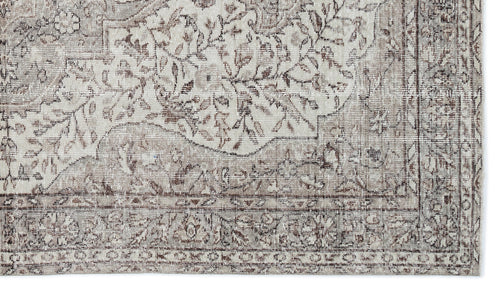 Load image 1 in gallery view. Slesa - Vintage Medallion Rug - 5'5 X 9'5