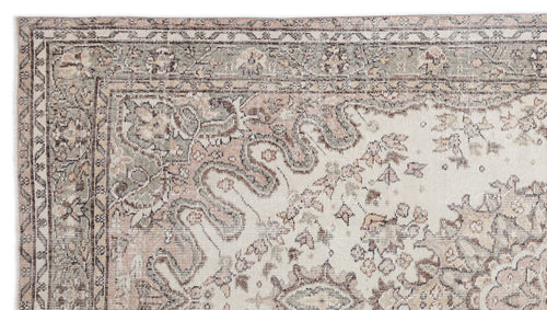 Load image 1 in gallery view. Viane - Vintage Medallion Rug - 5'7 X 9'11