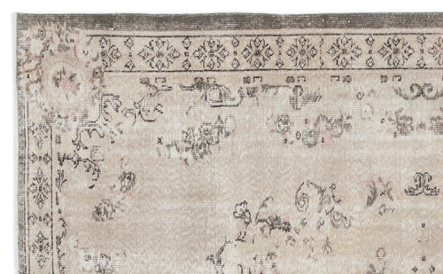 Load image 1 in gallery view. Trigula - Vintage Medallion Rug - 5'9 X 9'5