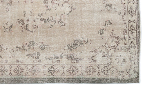 Load image 1 in gallery view. Trigula - Vintage Medallion Rug - 5'9 X 9'5