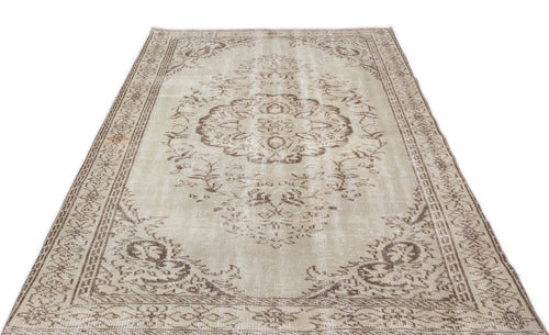 Load image 1 in gallery view. Trobida - Vintage Medallion Rug - 5'5 X 9'6