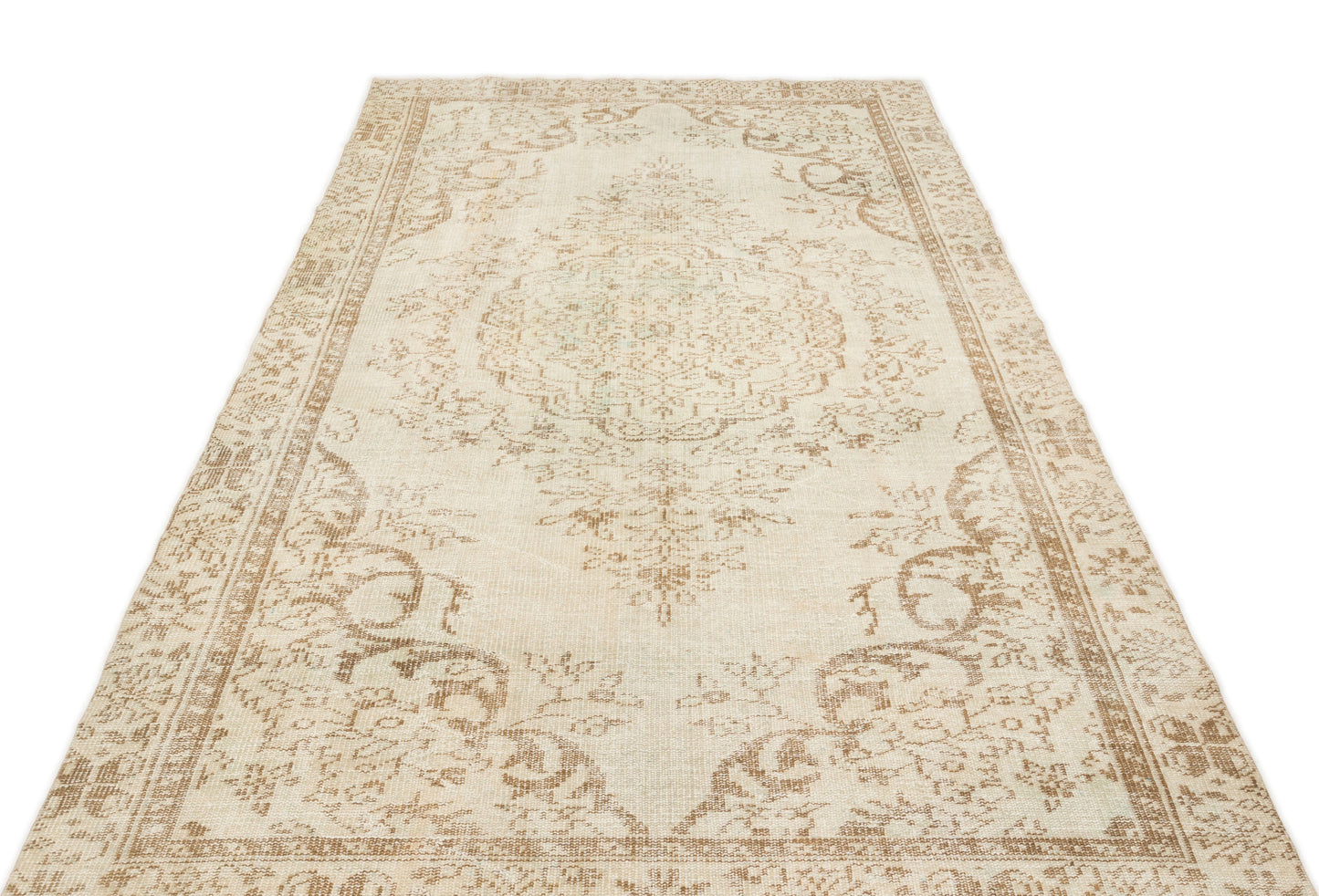Danuen - Vintage Medallion Rug - 5'6 X 9'5