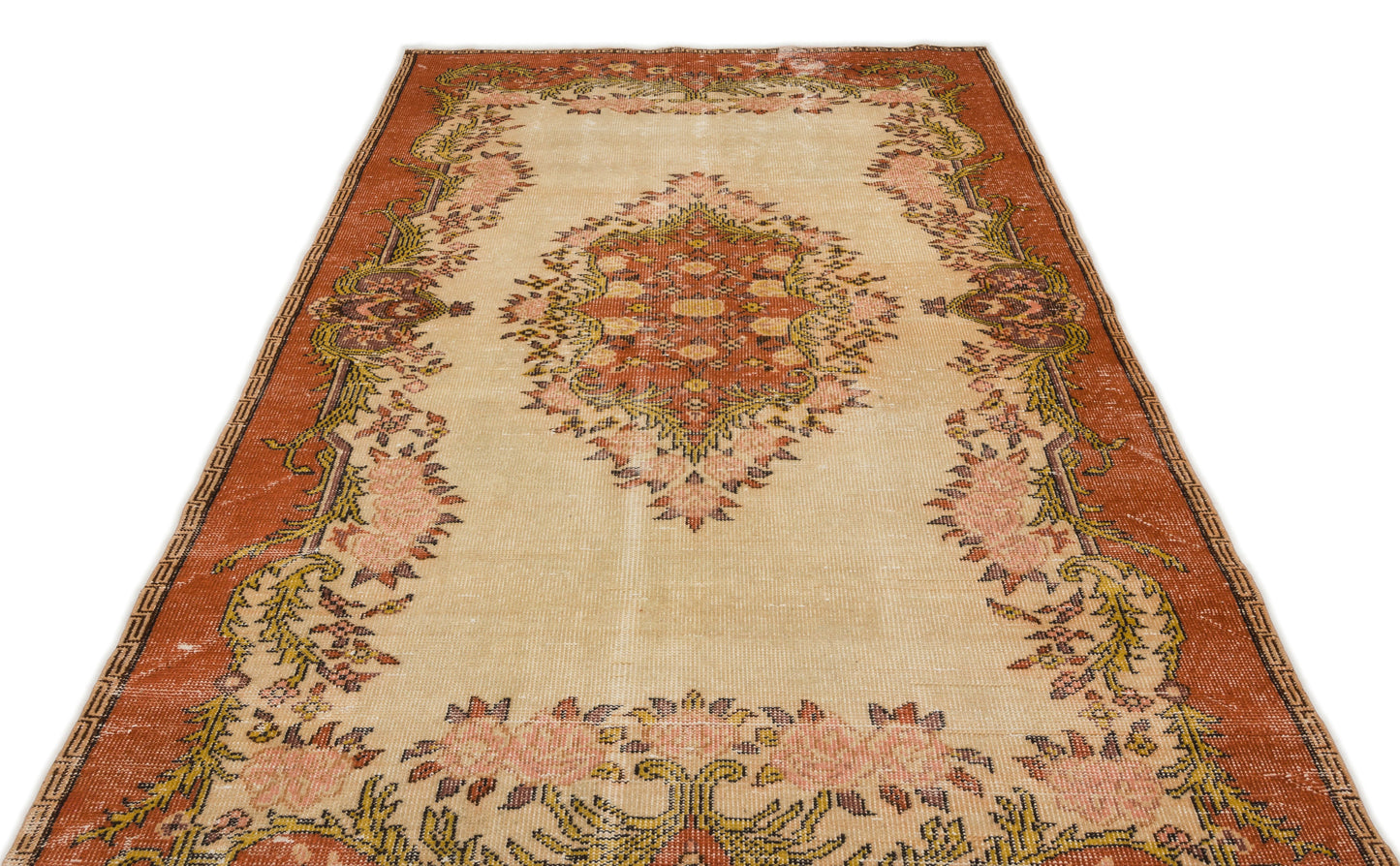 Kuluna - Vintage Medallion Rug - 5'8 X 10'0