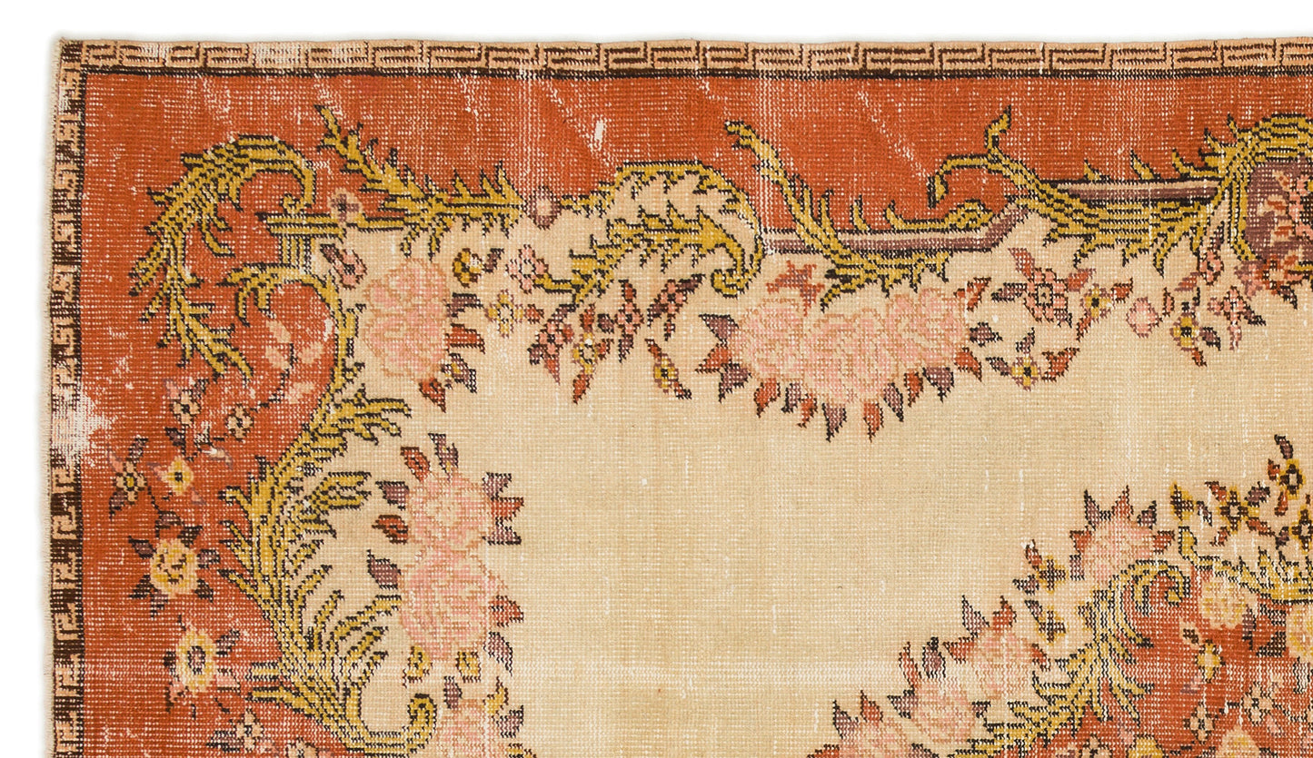 Kuluna - Vintage Medallion Rug - 5'8 X 10'0