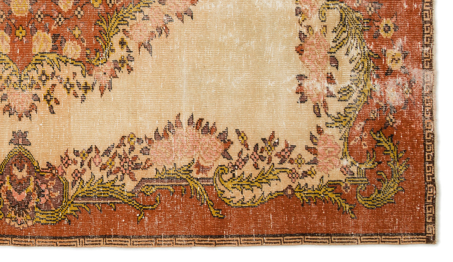 Kuluna - Vintage Medallion Rug - 5'8 X 10'0